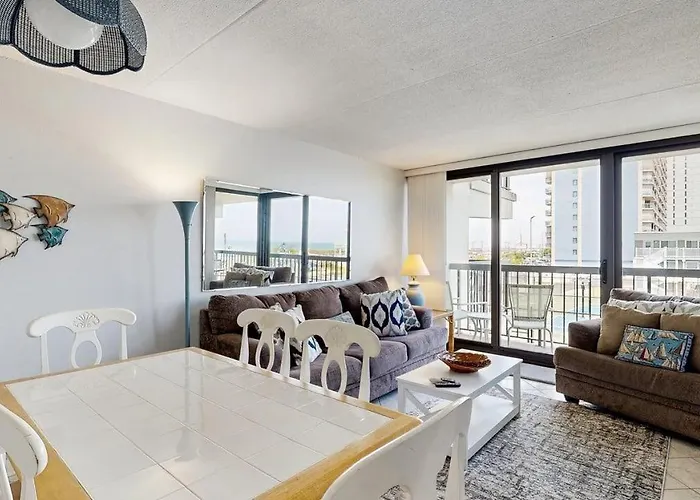 Holiday home Oceanfront Escape With Pools Arcade & Access *
