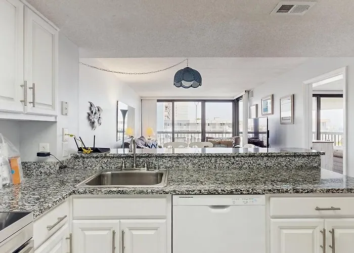 Holiday home Oceanfront Escape With Pools Arcade & Access *