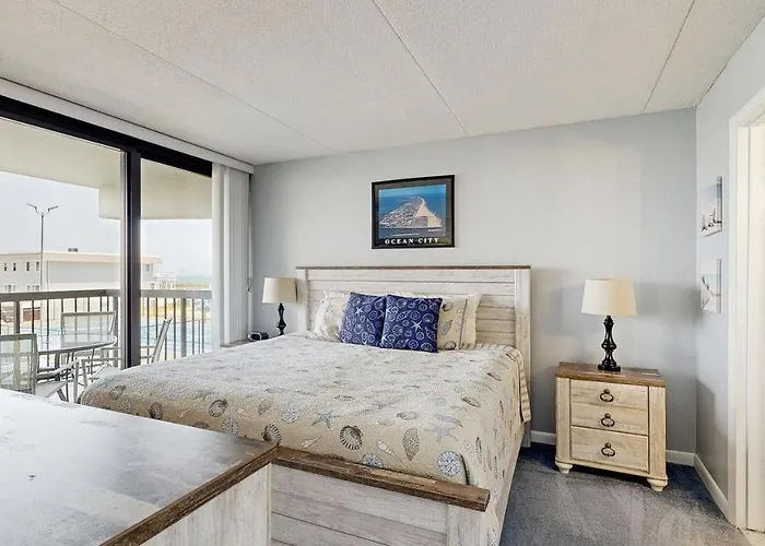 Holiday home Oceanfront Escape With Pools Arcade & Access *