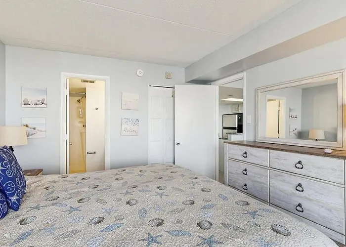 Holiday home Oceanfront Escape With Pools Arcade & Access *