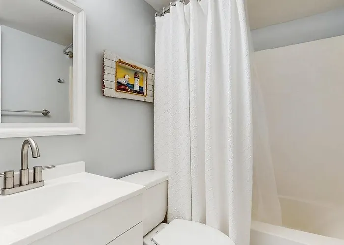 Holiday home Oceanfront Escape With Pools Arcade & Access *
