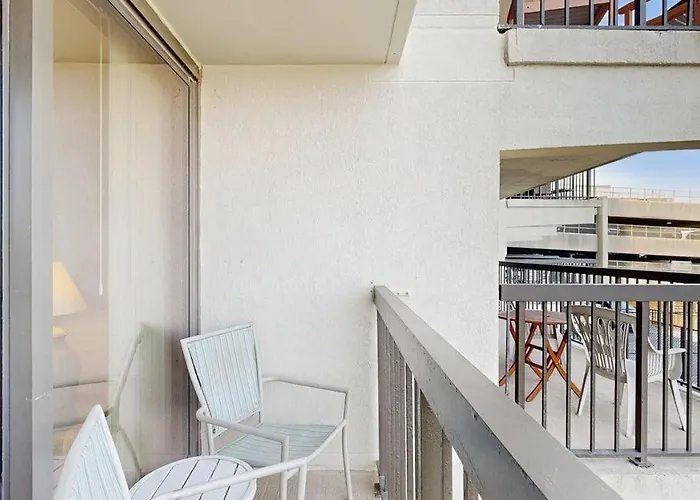 Holiday home Oceanfront Escape With Pools Arcade & Access *