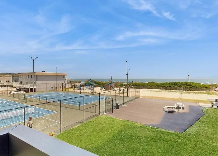 Holiday home Oceanfront Escape With Pools Arcade & Access