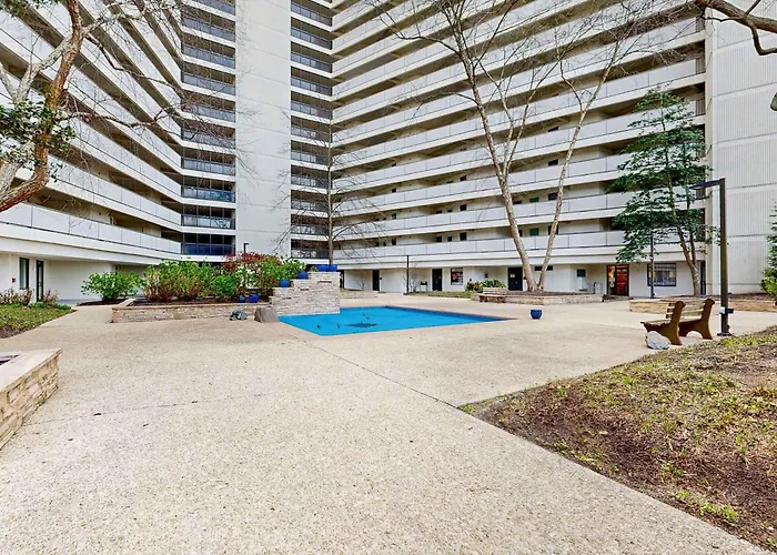 Oceanfront Escape With Pools Arcade & Access *