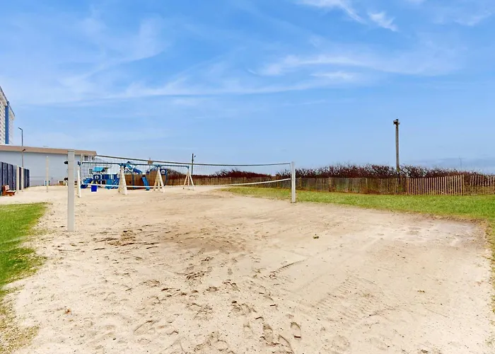 Oceanfront Escape With Pools Arcade & Access Holiday home *