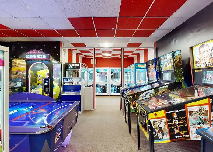 Oceanfront Escape With Pools Arcade & Access Holiday home *