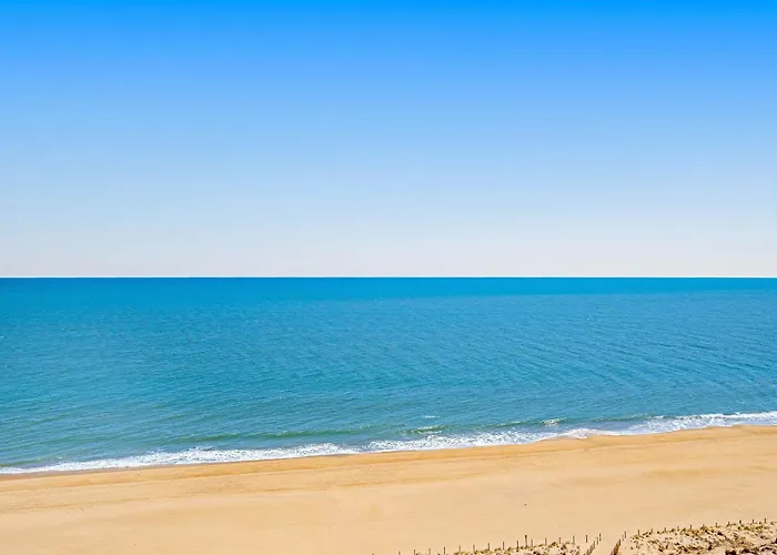 Oceanfront Escape With Pools Arcade & Access Holiday home
