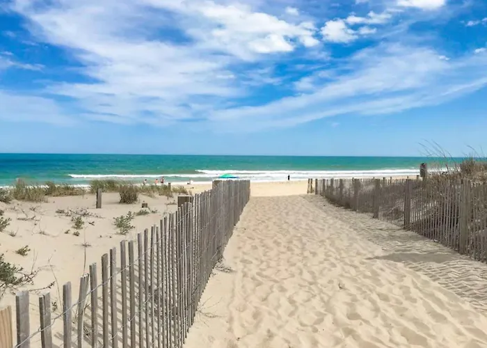 Holiday home Oceanfront Escape With Pools Arcade & Access