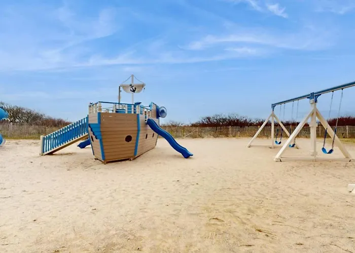 Oceanfront Escape With Pools Arcade & Access Holiday home