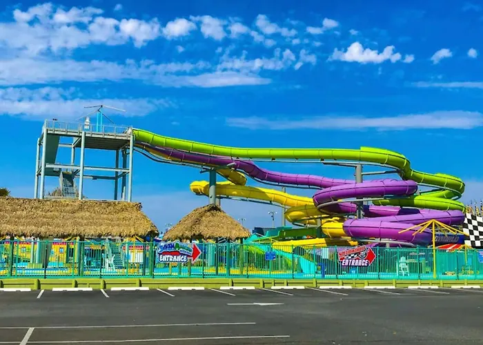 Holiday home Oceanfront Escape With Pools Arcade & Access